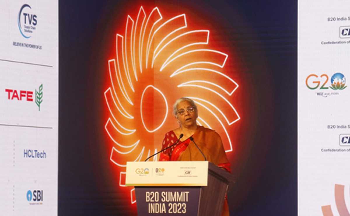 इलेक्ट्रिक वाहनों पर आयात शुल्क में कटौती का कोई प्रस्ताव नहीं : सीतारमण इलेक्ट्रिक वाहनों पर आयात शुल्क में कटौती का कोई प्रस्ताव नहीं : सीतारमण